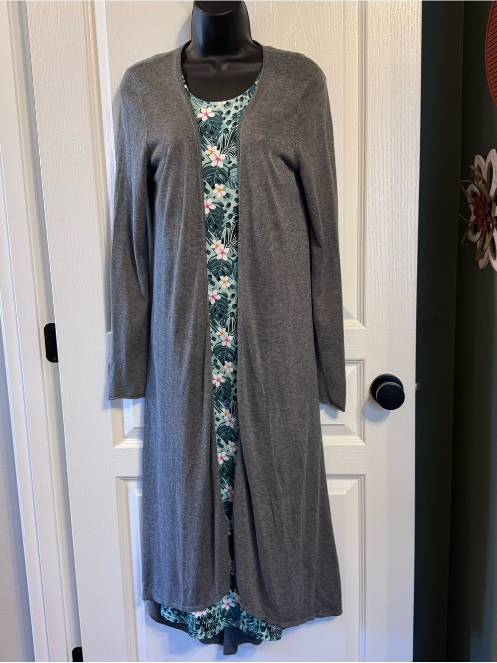 Express Lightweight Charcoal Gray Knit Cardigan Size M